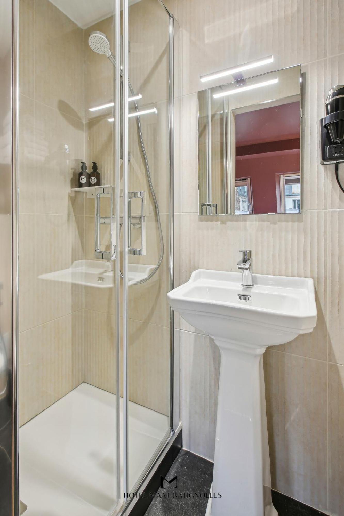 Hotel Maat Batignolles Paris Exterior photo